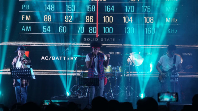 Penampilan grup musik 90's Time Warp di acara Festival Mesin Waktu, di JIExpo Kemayoran, Jakarta Pusat, Sabtu (17/8). Foto: Helmi Afandi Abdullah/kumparan