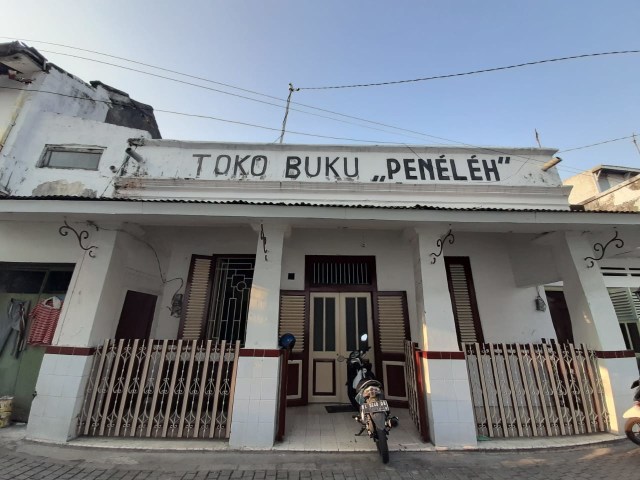 Tampak depan Toko Buku Peneleh.  Foto-foto: Amanah Nur Asiah/Basra