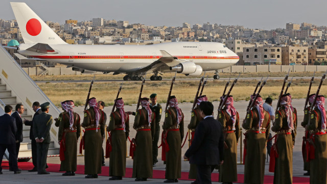 Pesawat Kenegaraan Jepang. Foto: AFP/KHALIL MAZRAAWI