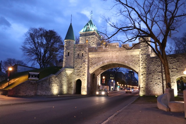 Saint Louis Gate, salah satu gerbang masuk Kota Old Quebec. (Sumber: Dok. Pribadi) 
