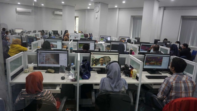 Suasana ruang pemantau kantor KPI Pusat. Foto: Prabarini Kartika/kumparan