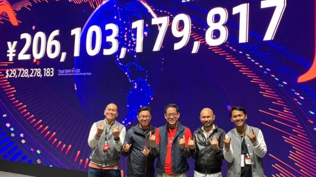 Manajemen East Ventures antara lain Managing Partners Willson Cuaca dan Batara Eto. Foto: Instagram/@eastventures