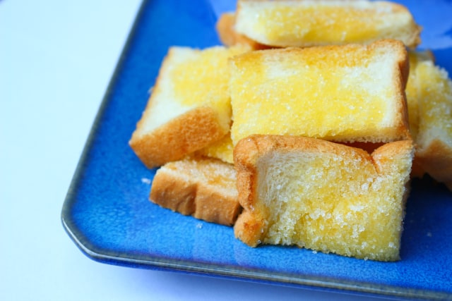 Ilustrasi Roti Lapis Gula dan Mentega Foto: Shutterstock/Rassamee Cafe