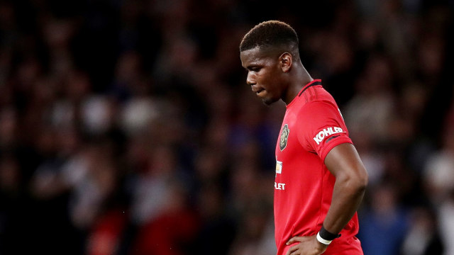 Ekspresi Pogba setelah penaltinya gagal. Foto: Reuters/Carl Recine