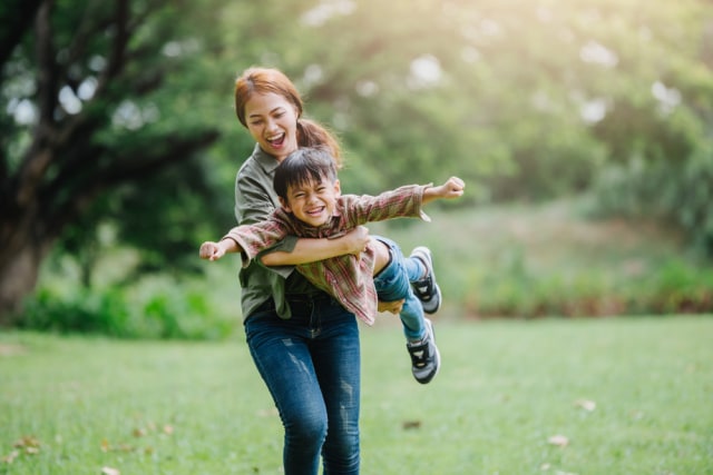 com-Ilustrasi ibu dan anak. Foto: Shutterstock