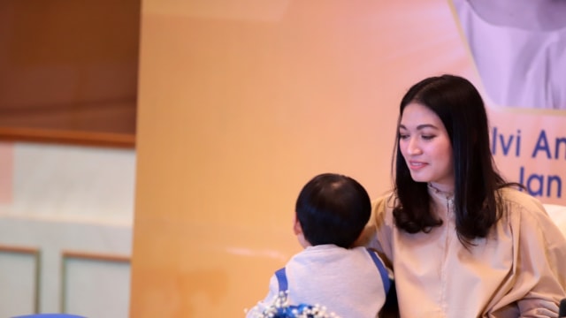 Jan Ethes dan Selvi Ananda di Moms Mingle. Foto: Willy Hadinata