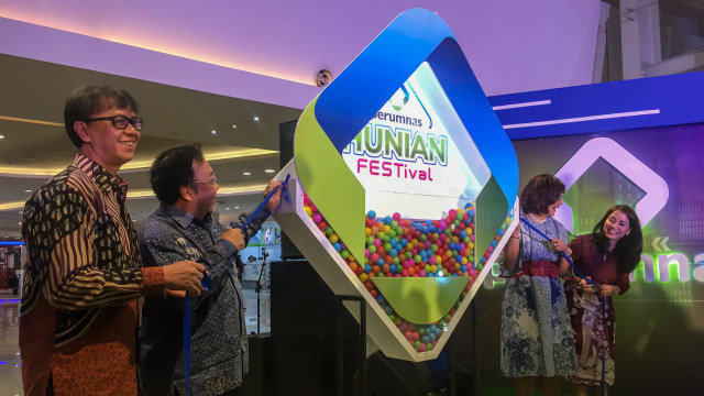 Direktur Utama Perum Perumnas, Bambang Triwibowo (kedua kiri), dalam pembukaan pameran Perumnas Hunian Fest di Mall Central Park, Jakarta Barat. Foto: Elsa Olivia Karina L Toruan/kumparan