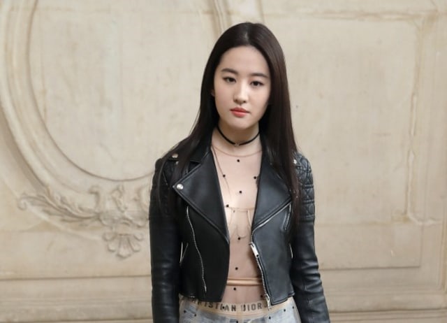 Liu Yifei, pemeran karakter Mulan. Foto: AFP/PATRICK KOVARIK