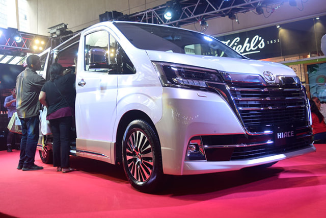 Tampilan depan Toyota Hiace Super Grandia Foto: Leandre Grecia/TopGear Philippines
