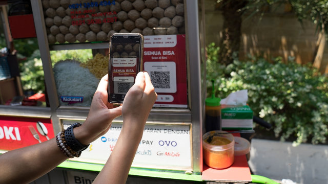 Transaksi pakai QR Code di mitra Bukalapak. Foto: Bukalapak