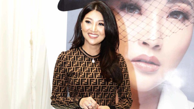 Penyanyi Sarwendah saat launching album berjudul " Aku Kamu Kita" di kawasan Ampera, Jakarta, Kamis, (22/8). Foto: Ronny