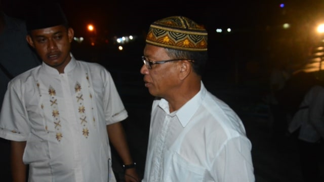 Bupati Lingga, Alias Wello saat melakukan kegiatan di Dabosingkep. Foto : Istimewa