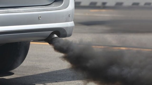 Asap mobil berwarna hitam Foto: dok. Istimewa