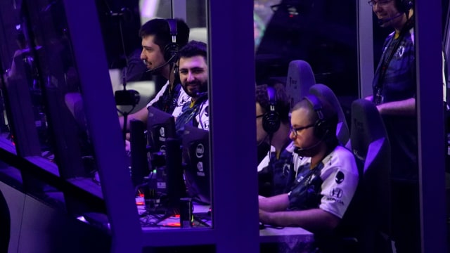 Team Liquid dalam pertandingan final Dota 2 The International 2019. Foto: Aly Song/Reuters