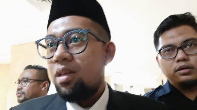 Anak Abraham Lunggana atau Haji Lulung, Guruh Tirta Lunggana, seusai dilantik sebagai anggota DPRD DKI. Foto: Efira Tamara Thenu/kumparan