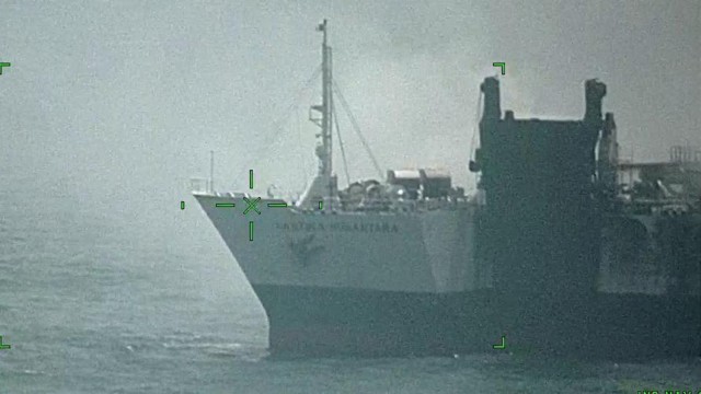 Bangkai KM. Santika Nusantara yang ditemukan oleh pesawat TNI AL di Pulau Bawean. Foto: Dok. Dinas Penerangan Koarmada II