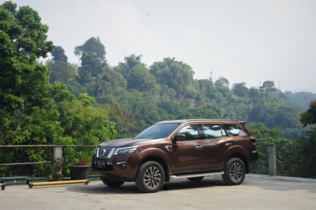 Tampilan samping Nissan Terra 4x2 Foto: Muhammad Ikbal