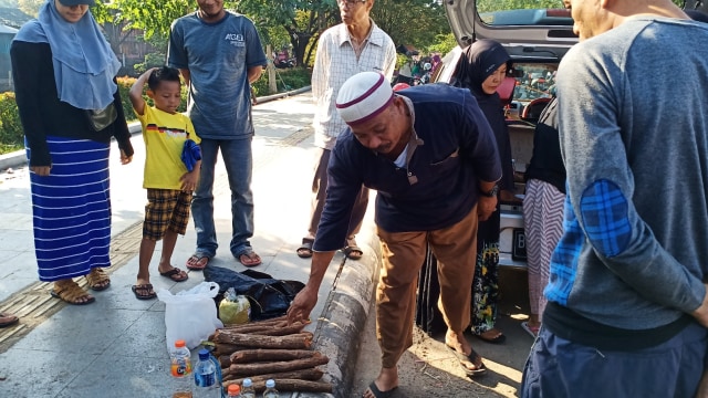 Jual beli kayu Bajakah di Pasar Kalindo, Kota Banjarmasin. Foto: dok banjarhits.id