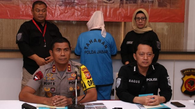 Konferensi pers Kapolda Jabar mengungkap kasus pembakaran dua mayat dalam mobil di Sukabumi. Foto: Dok. Humas Polda Jabar