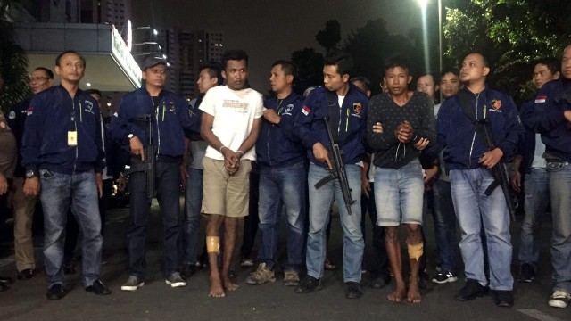 2 tersangka pembunuhan di Sukabumi tiba di Polda Metro Jaya. Foto: Raga Imam/kumparan