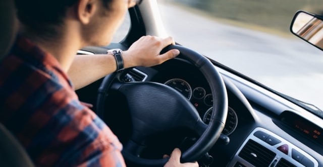 Mobil Listrik VS Mobil Bensin: Mana yang Lebih Pas untuk Anda?