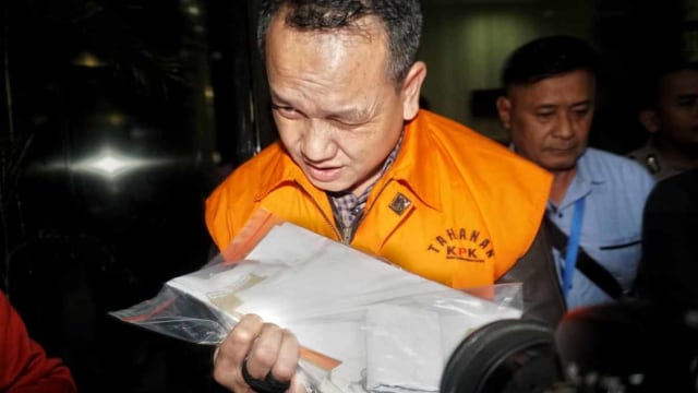 Jaksa Kejaksaan Negeri Yogyakarta Eka Safitra meninggalkan ruangan usai diperiksa terkait Operasi Tangkap Tangan (OTT) kasus dugaan suap jaksa di Gedung KPK, Jakarta, Selasa (20/8/19). Foto: Irfan Adi Saputra/kumparan