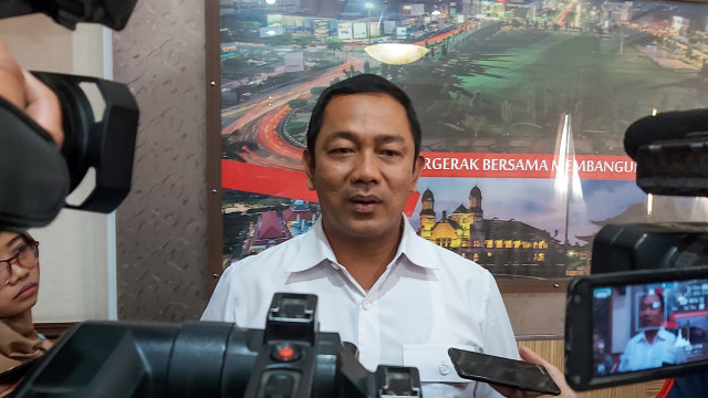 Wali Kota Semarang Hendrar Prihadi ke Jakarta untuk bertemu Dirjen Pembiayaan Infrastruktur, Kementerian PUPR untuk membahas proyek Tol Semarang-Demak dan Tol Semarang-Kendal. Foto: Afiati Tsalitsati/kumparan
