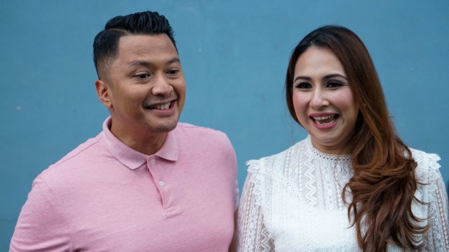 Artis Ferry Maryadi (kiri) bersama istrinya Deswita Maharani saat ditemui di kawasan Tendean, Jakarta, Rabu, (28/8). Foto: Dok. Ronny