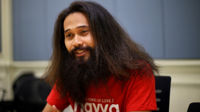 Adhin Abdul Hakim saat wawancara eksklusif di kantor kumparan. Foto: Fitra Andrianto/kumparan