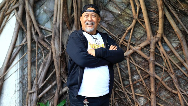 Pemain Film Warkop DKI Reborn, Indro Warkop, saat berkunjung ke kantor kumparan. Foto: Melly Meiliani/kumparan