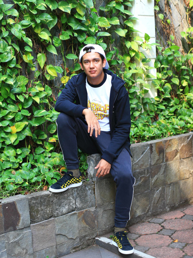 Pemain Film Warkop DKI Reborn Adipati Dolken saat berkunjung ke kantor kumparan. Foto: Melly Meiliani/kumparan