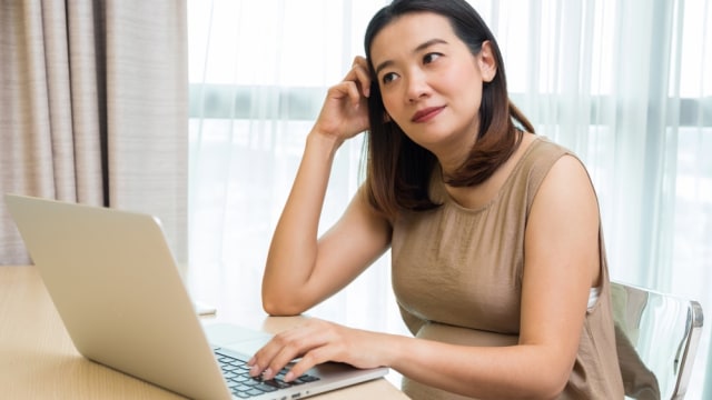 Ilustrasi ibu hamil bekerja. Foto: Shutterstock