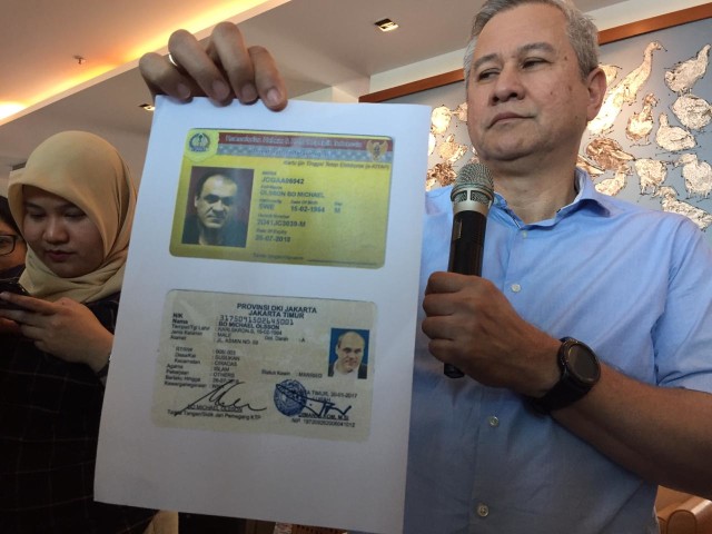Corporate Secretary Bank Mandiri, Rohan Hafas, paparkan bukti-bukti hoax terkait transfer dana Rp 800 triliun. Foto: Elsa Toruan/kumparan