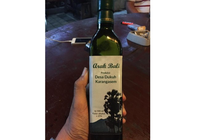 Arak Bali dari Desa Dukuh Karangasem telah diproduksi dengan kemasan eksklusif namun diedarkan secara terbatas difasilitasi Lembaga Swadaya Masyarakatb (kanalbali/IST)