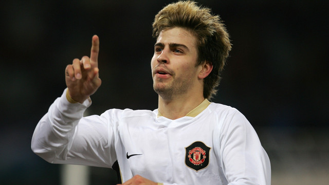 Gerard Pique saat masih berkostum Manchester United. Foto: AFP/Filippo Monteforte