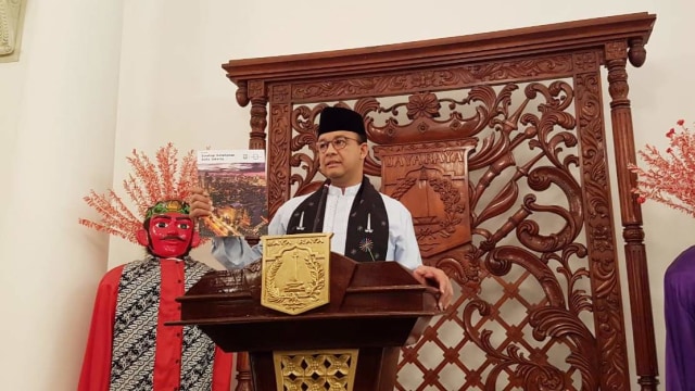 Gubernur DKI Jakarta Anies Baswedan saat luncurkan panduan strategi ketahanan kota Jakarta. Foto: Efira Tamara/kumparan