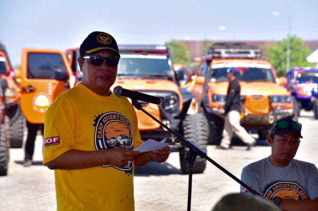 Gubernur Kalsel H Sahbirin Noor melepas Adventure Offroad Tapak Borneo di halaman Setdaprov Kalsel, Sabtu 31 Agustus 2019. Foto: Humpro Kalsel