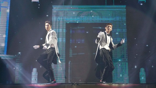 Penampilan TVXQ, boyband asal Korea Selatan dalam  'TVXQ! Concert #with Circle in Jakarta' di ICE BSD, Tangerang Selatan. Foto: Jamal Ramadhan/kumparan