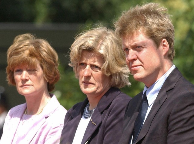 Lady Sarah McCorquodale, Cynthia Jane Fellowes. Charles Spencer. Foto: AFP/FIONA HANSON