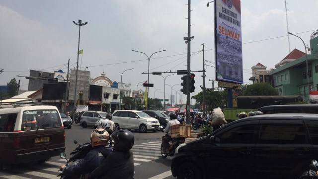 Lampu Merah Pertigaan Ramanda, tempat Pemutaran Lagu ‘Hati-Hati’ di Kota Depok. Foto: Ferry Fadhlurrahman/kumparan