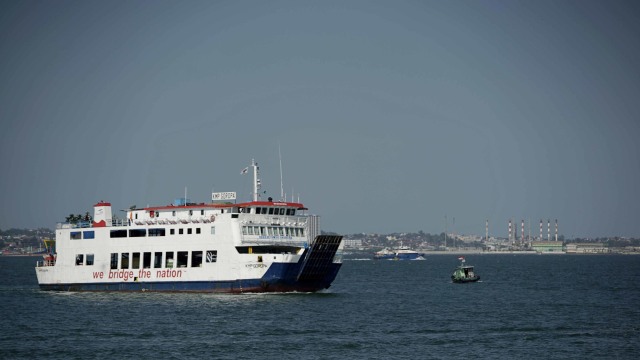 Suasana penyebrangan ferry dari Pelabuhan Penajam, Kabupaten Penajam Paser Utara, Kalimantan Timur. Foto: Faiz Zulfikar/kumparan