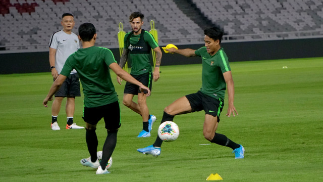 Tim Nasional Indonesia saat berlatih di Stadion Utama Gelora Bung Karno, Jakarta, Minggu (1/9). Foto: Jamal Ramadhan/kumparan