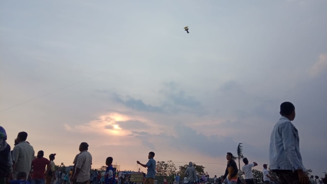Lomba Layang-Layang Parade Merah Putih di Sport Center Pangkalan Bun. (Foto: Joko Hardyono)