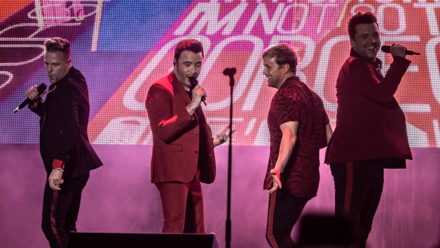 Personel boy band legendaris asal Irlandia, Westlife saat konser di Kompleks Klenteng Sam Poo Kong, Semarang, Jawa Tengah, Minggu (1/9). Foto: ANTARA FOTO/Aji Styawan