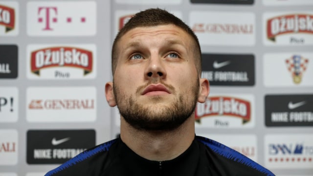 Ante Rebic dalam sebuah konferensi pers Piala Dunia 2018. Foto: AFP/Adrian Dennis