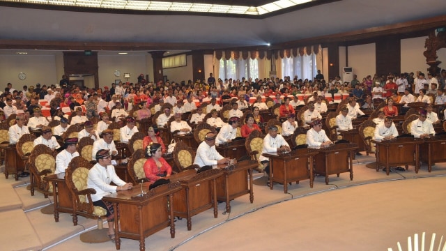 55 calon legislatif (caleg) DPRD Provinsi Bali 2019-2024 terpilih resmi dilantik pada Senin (2/9). Foto: Denita br Matondang/kumparan
