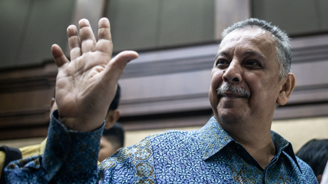 Terdakwa kasus dugaan suap proyek PLTU Riau-1 yang juga mantan Dirut PLN Sofyan Basir di Pengadilan Tipikor, Jakarta, Senin (23/9). Foto: ANTARA/Aprilio Akbar