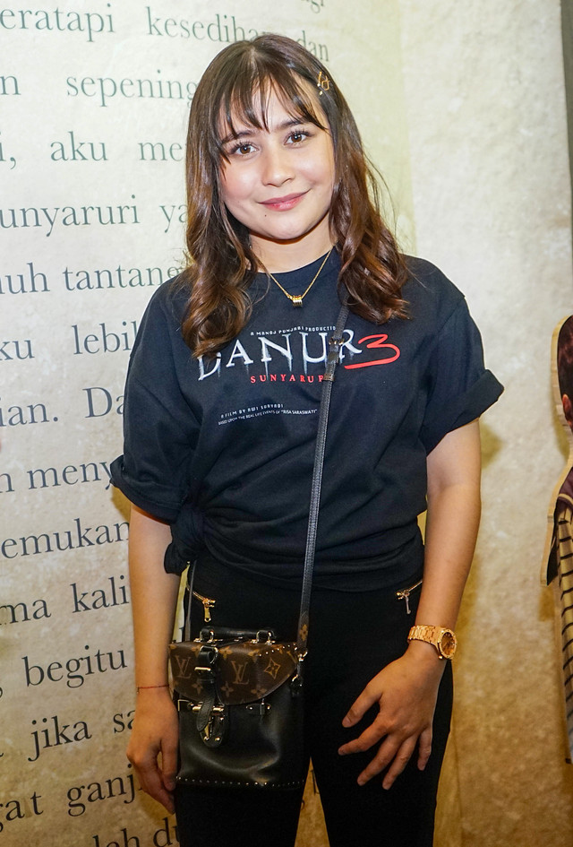 Artis Prilly Latuconsina saat hadir di launcing poster dan trailer Film Danur 3 di Grand Indonesia, Jakarta, Senin, (2/9). Foto: Dok. Ronny