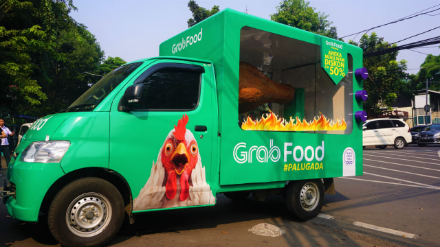 com-GrabFood, mobil ayam GrabFood PALUGADA Foto: Novianti Rahmi Putri/kumparan