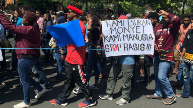 ﻿﻿Mahasiswa Papua di Bali memprotes aksi rasisme. (Foto: kumparan)﻿